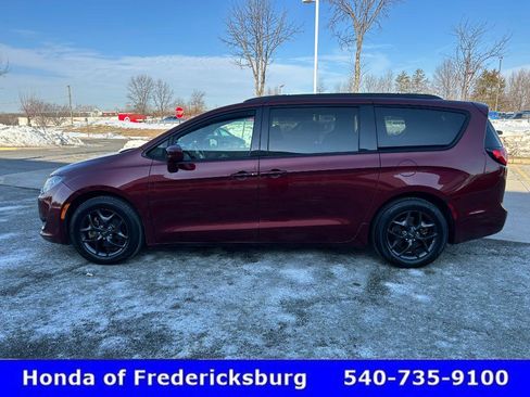 Used 2018 Chrysler Pacifica Touring Plus w/ S Appearance Package image 3