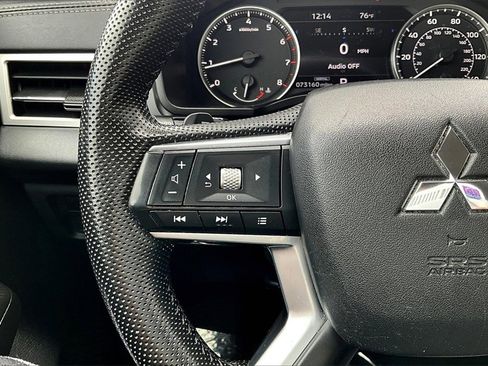 Used 2023 Mitsubishi Outlander SE image 17