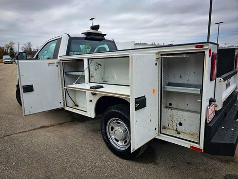 Used 2019 Ford F350 XL w/ Power Equipment Group image 10