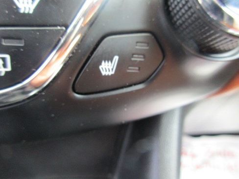 Used 2018 Chevrolet Cruze Premier FWD image 28