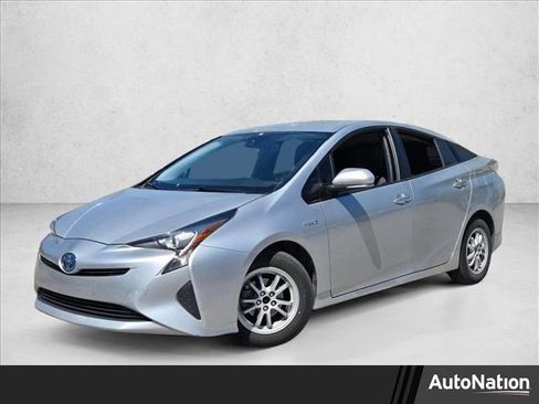 Used 2017 Toyota Prius Three FWD image 1