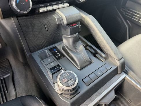 Certified 2024 Toyota Tacoma TRD Off-Road AWD/4WD image 17