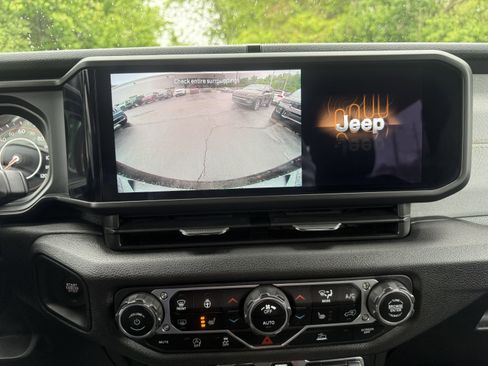 Used 2024 Jeep Wrangler Sport AWD/4WD image 20
