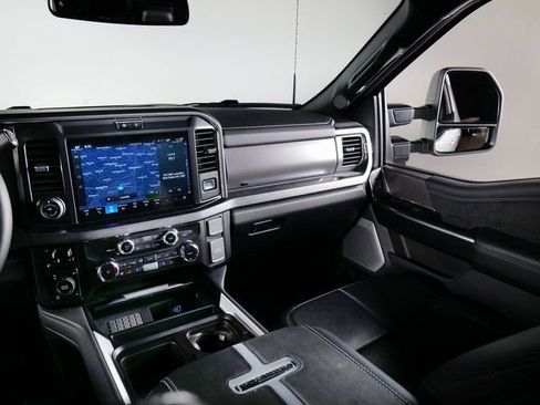 Used 2025 Ford F250 Platinum AWD/4WD image 16