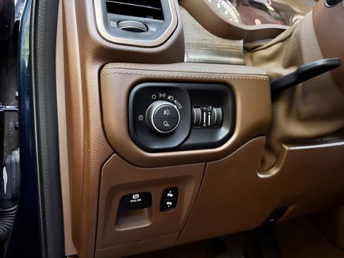 Used 2019 RAM 1500 Limited image 17