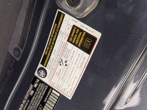 Used 2015 Mercedes-Benz SLK 250 w/ Premium Package image 36