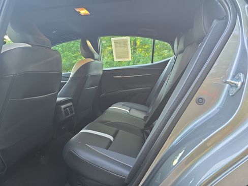 Used 2025 Toyota Camry SE w/ Convenience Package FWD image 13