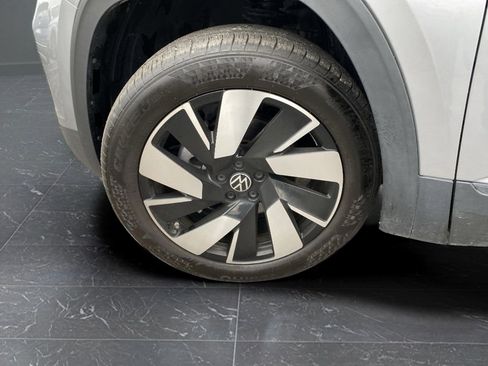 Certified 2024 Volkswagen Atlas Cross Sport SE image 38