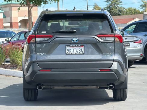 Used 2021 Toyota RAV4 XLE w/ Convenience Package AWD/4WD image 8