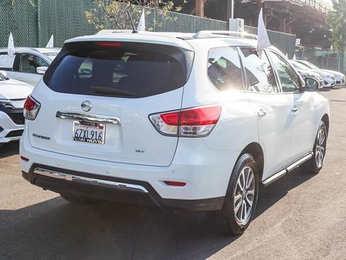 Used 2013 Nissan Pathfinder SV FWD image 5