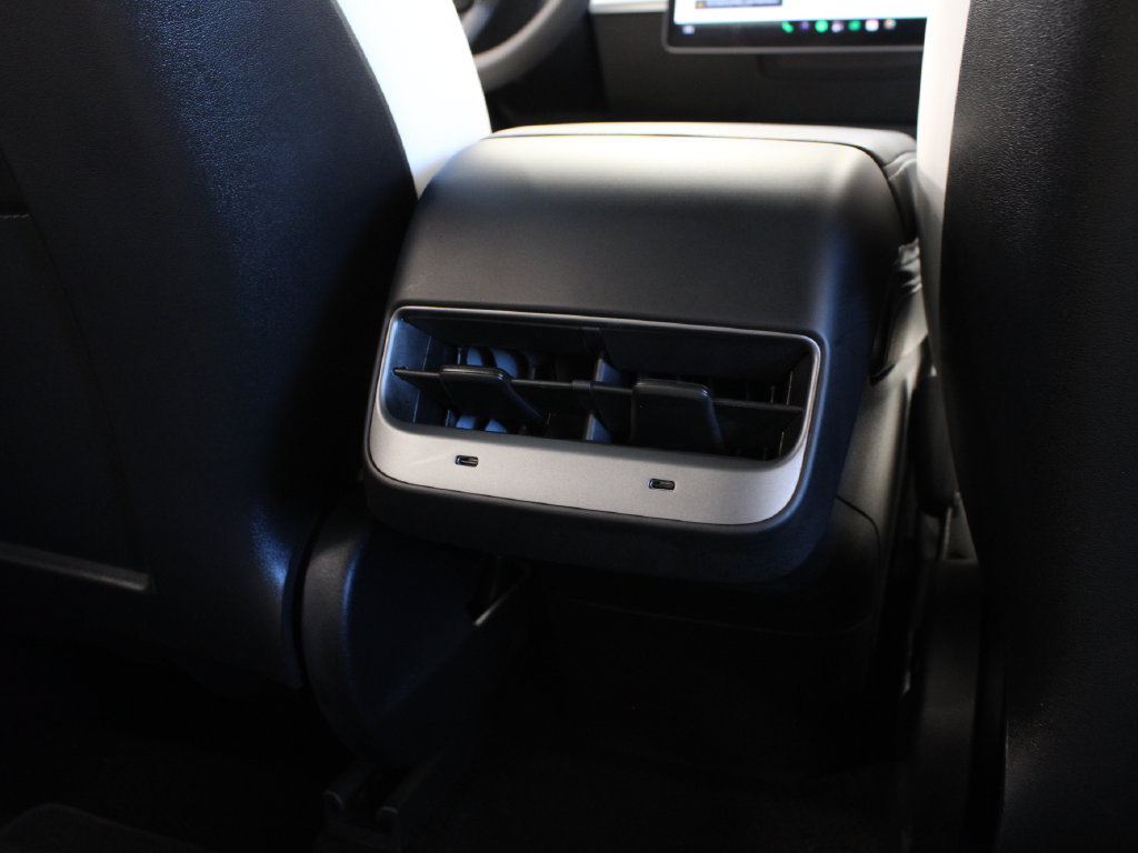 Used 2021 Tesla Model Y Long Range AWD/4WD image 27