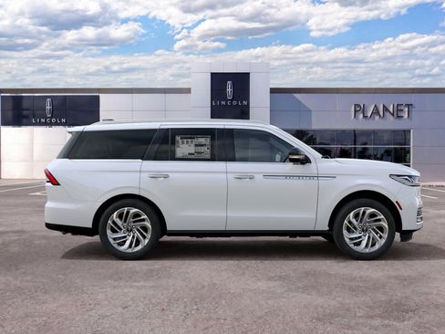 New 2027 Lincoln Navigator Reserve RWD image 5