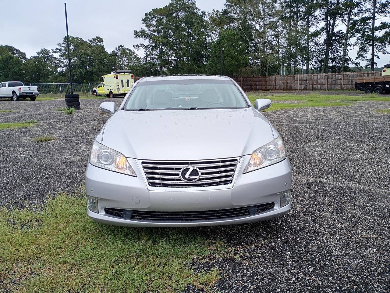 Used 2010 Lexus ES 350 w/ Preferred Accessory Package FWD image 2