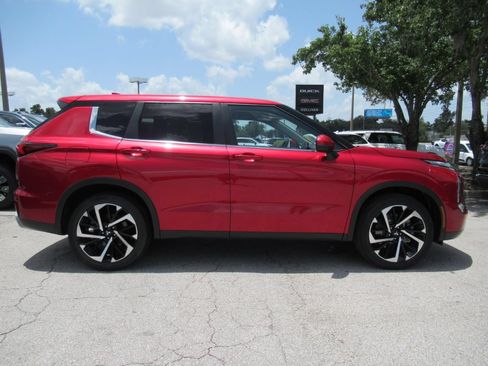 Used 2023 Mitsubishi Outlander SE AWD/4WD image 2