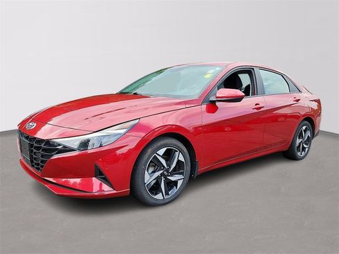 Used 2023 Hyundai Elantra SEL w/ Convenience Package image 3