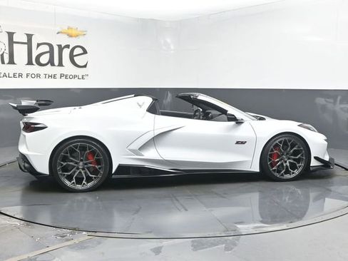 Used 2023 Chevrolet Corvette Stingray Convertible w/ Chrome Exterior Badge Package RWD image 36