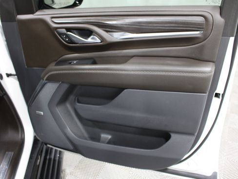 Used 2023 GMC Yukon XL Denali AWD/4WD image 28