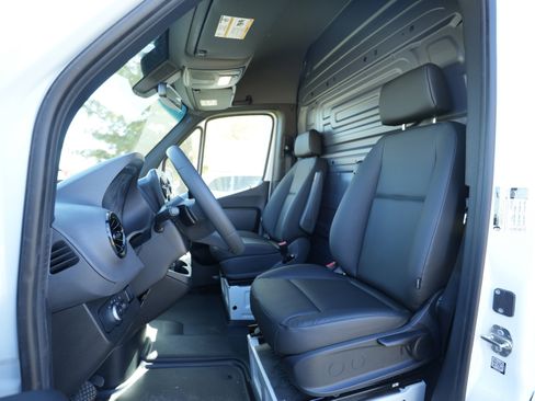 New 2025 Mercedes-Benz Sprinter 2500 image 32