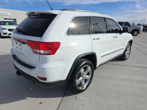 Used 2013 Jeep Grand Cherokee Limited w/ Luxury Group II image 5