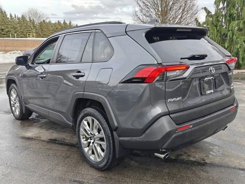 Used 2019 Toyota RAV4 XLE Premium image 8