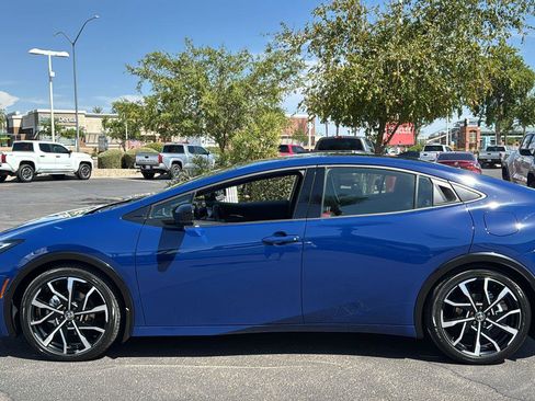 Used 2026 Toyota Prius Plug-In Hybrid FWD image 5