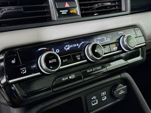 Used 2025 Honda Pilot EX-L image 16