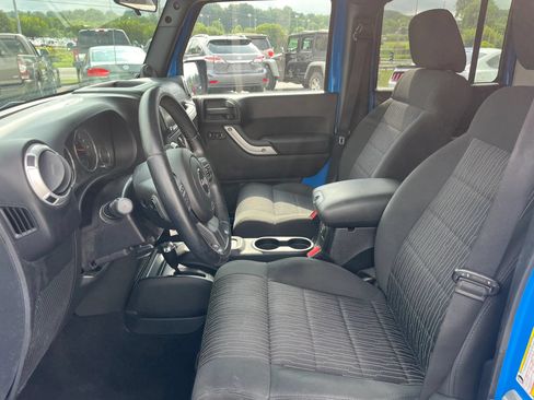 Used 2012 Jeep Wrangler Unlimited Sahara w/ Dual Top Group AWD/4WD image 9