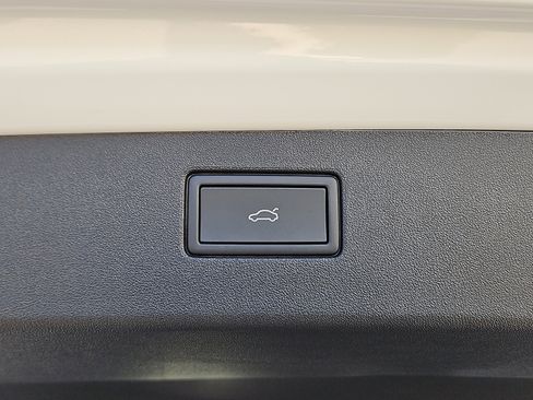 New 2026 Volkswagen Tiguan SE image 8