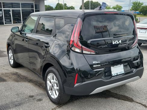 Used 2025 Kia Soul LX FWD image 4