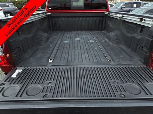 Used 2019 Nissan Titan SV w/ SV Convenience Package image 27
