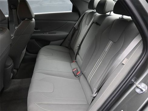 Used 2025 Hyundai Elantra SEL image 17