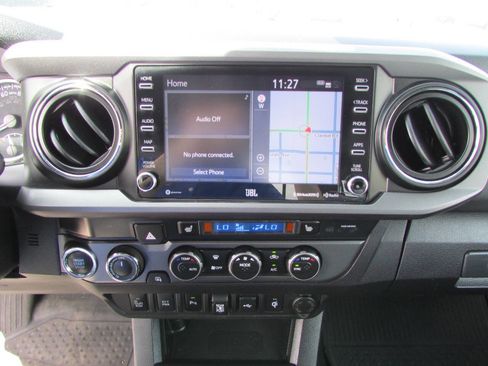 Used 2021 Toyota Tacoma TRD Off-Road w/ TRD Premium Off Road Package AWD/4WD image 22