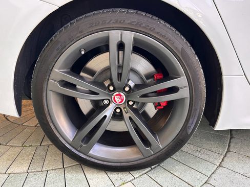 Used 2015 Jaguar XJ R LWB RWD image 40