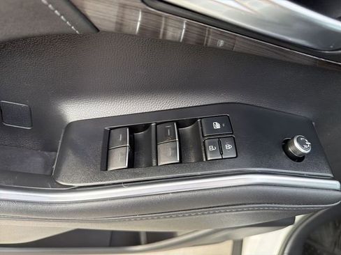 Certified 2021 Toyota Highlander Limited FWD image 10