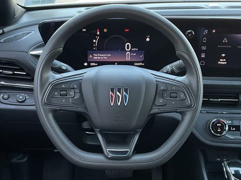 Used 2025 Buick Envista Preferred image 21