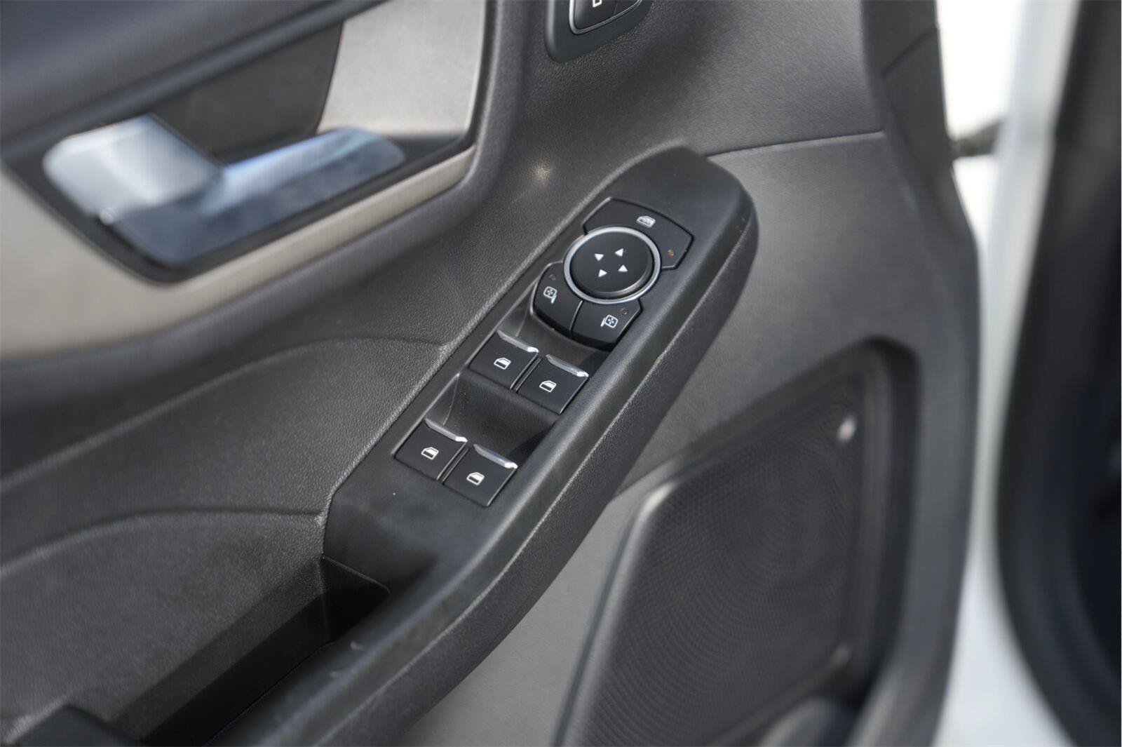 Used 2022 Ford Escape SEL w/ Technology Package FWD image 29