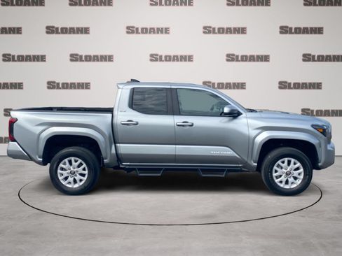 Used 2024 Toyota Tacoma SR5 AWD/4WD image 6