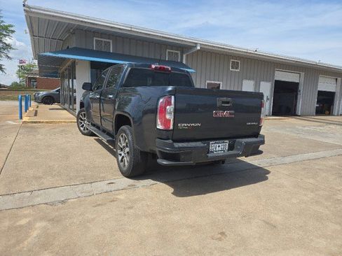 Used 2020 GMC Canyon Denali image 4