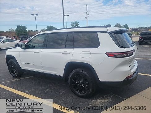 Used 2024 Jeep Grand Cherokee L Laredo image 7