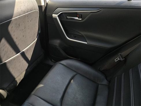 Used 2019 Toyota RAV4 Limited image 15