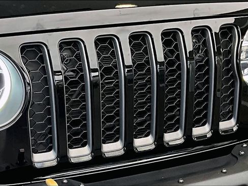 Used 2022 Jeep Wrangler Unlimited Rubicon w/ Xtreme Recon 35" Tire Package AWD/4WD image 32