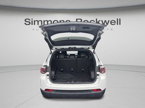 Used 2024 Jeep Compass Latitude image 21