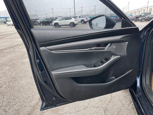 Used 2019 MAZDA MAZDA3 AWD Hatchback w/ Preferred Pkg image 18