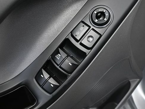 Used 2014 Hyundai Elantra SE FWD image 18