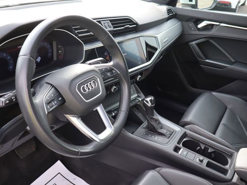 Used 2022 Audi Q3 2.0T Premium w/ Black Optic Sport Package image 9