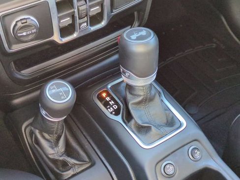 Used 2021 Jeep Wrangler Unlimited Sahara AWD/4WD image 25