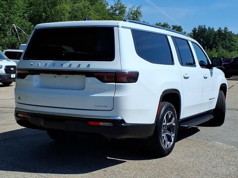 Used 2024 Jeep Wagoneer L Series III w/ Flexible Seating Group AWD/4WD image 4
