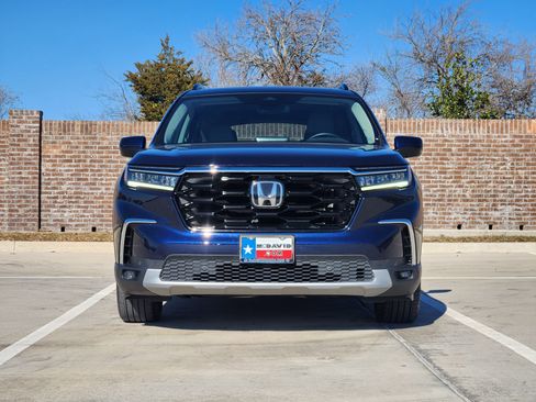 Used 2024 Honda Pilot Touring image 2