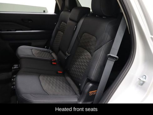 Used 2024 Nissan Pathfinder SV image 11