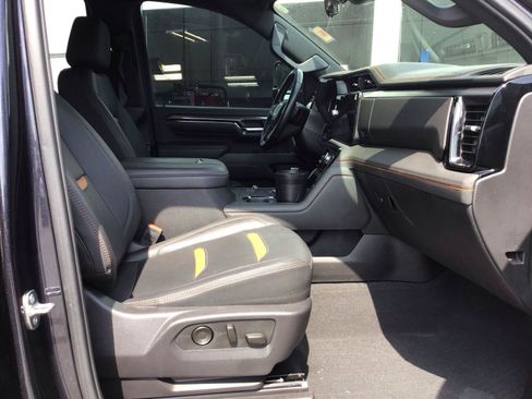 Used 2024 GMC Sierra 2500 AT4 w/ AT4 Premium Plus Package AWD/4WD image 6